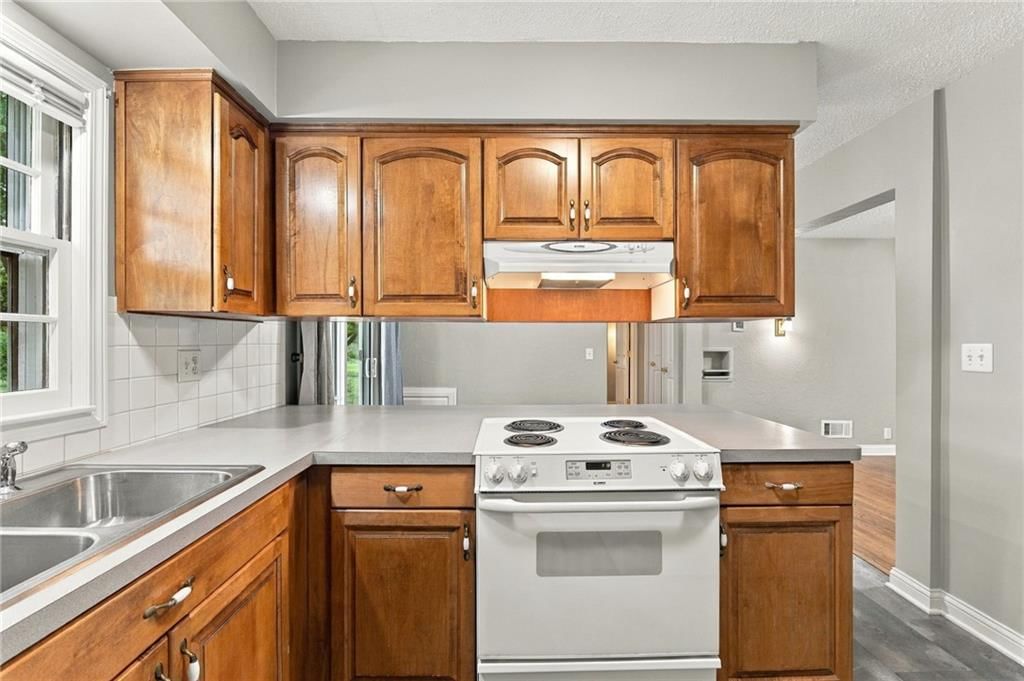 Photo 14 of 46 - 10601 E Sheley Road, Independence, MO 64052