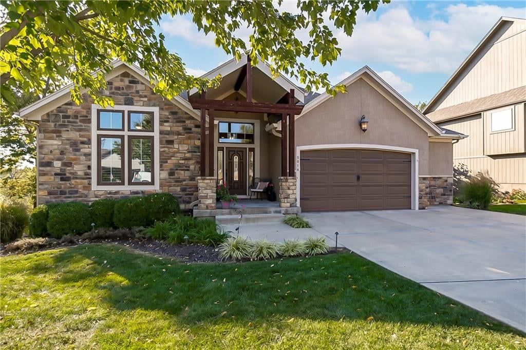 5014 Bradshaw Street, Shawnee, KS: listing photo 2