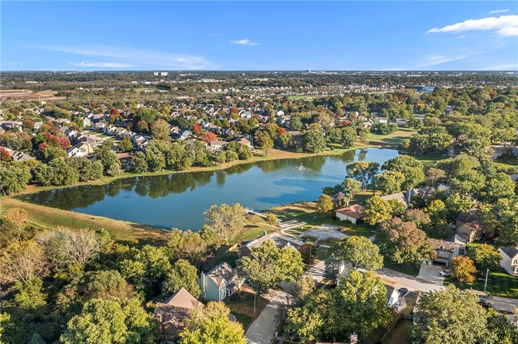 Photo 11 of 47 - 811 N Mesa Street, Olathe, KS 66061