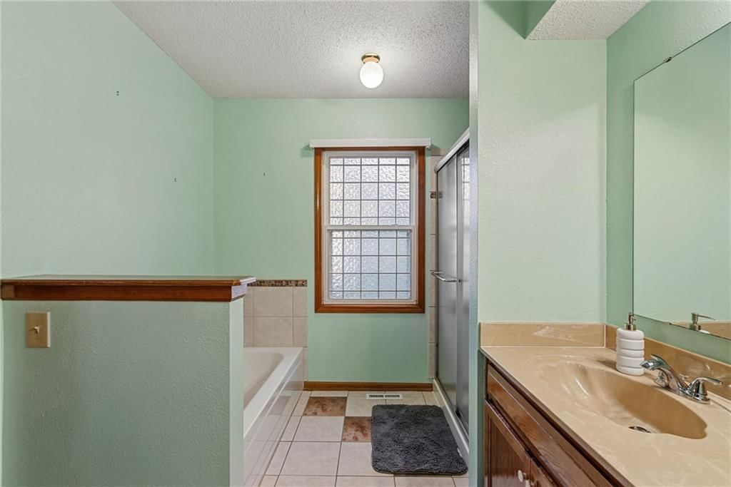 Photo 44 of 47 - 811 N Mesa Street, Olathe, KS 66061