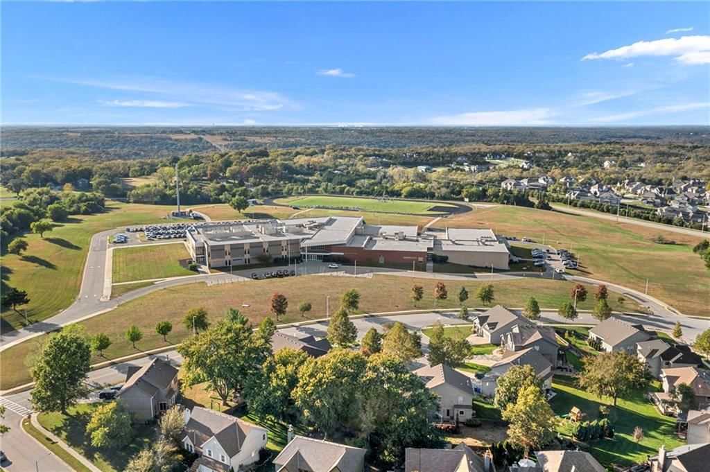 Photo 10 of 47 - 811 N Mesa Street, Olathe, KS 66061