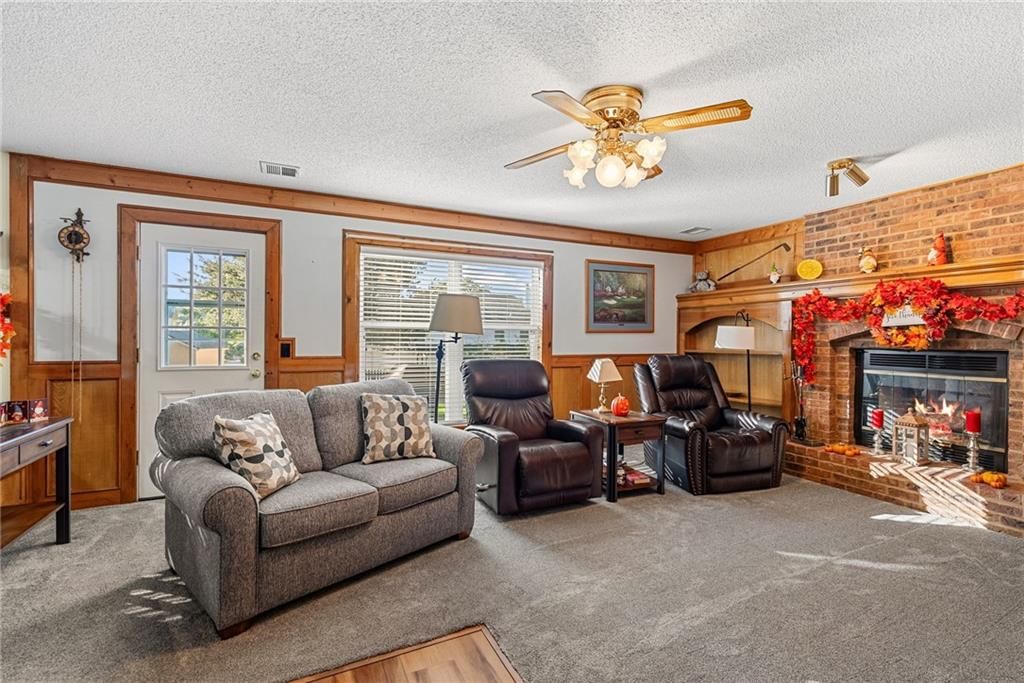 Fireplace at 811 N Mesa Street, Olathe, KS 66061