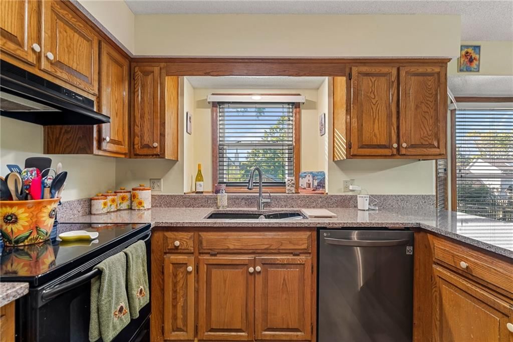 Photo 27 of 47 - 811 N Mesa Street, Olathe, KS 66061