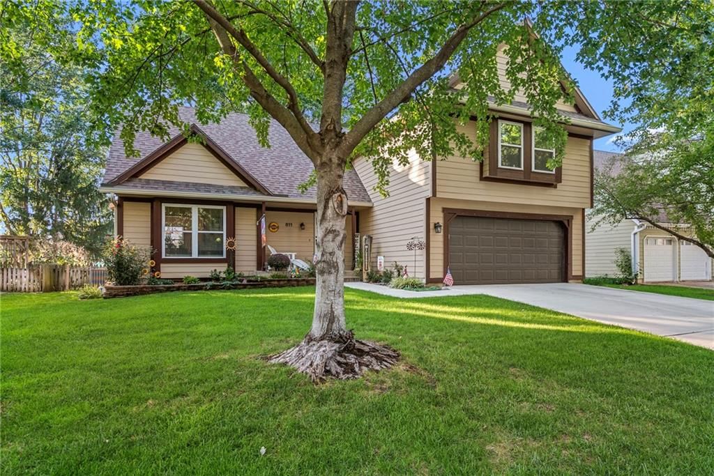 Photo 2 of 47 - 811 N Mesa Street, Olathe, KS 66061