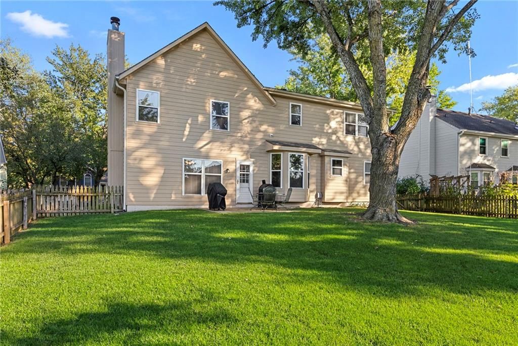 Photo 6: fenced yard, 811 N Mesa Street, Olathe, KS 66061