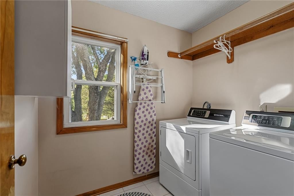 Photo 36 of 47 - 811 N Mesa Street, Olathe, KS 66061