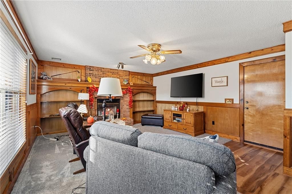 Photo 28 of 47 - 811 N Mesa Street, Olathe, KS 66061