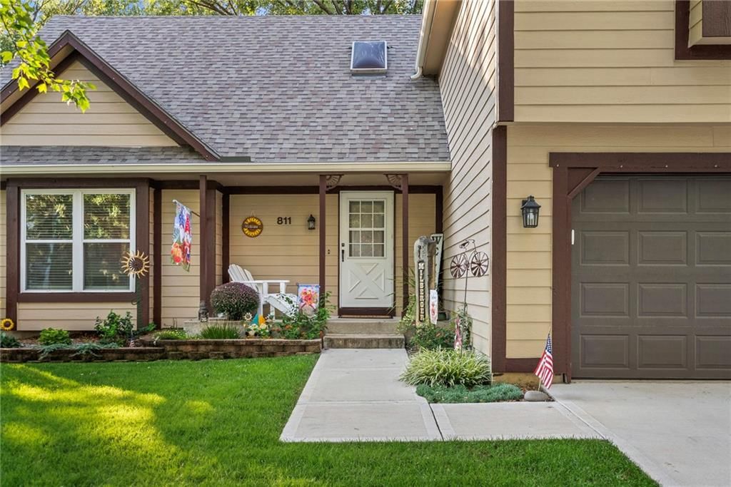 Covered front porch at 811 N Mesa Street, Olathe, KS 66061