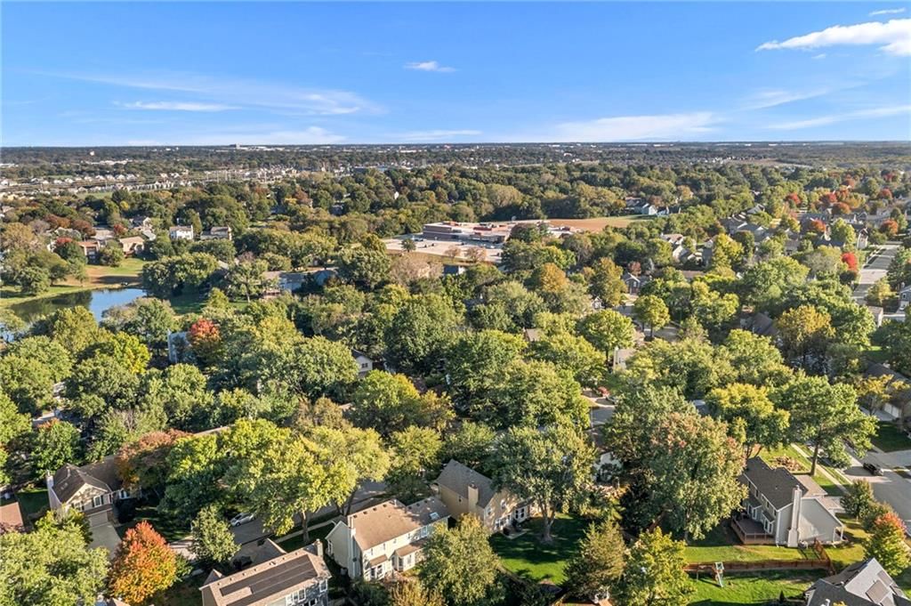 Photo 8 of 47 - 811 N Mesa Street, Olathe, KS 66061