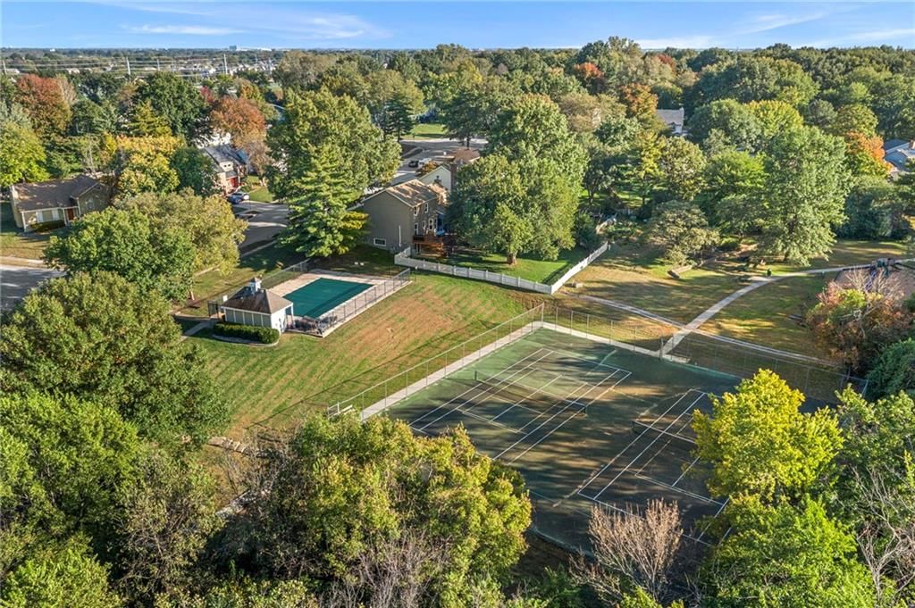 Photo 17 of 47 - 811 N Mesa Street, Olathe, KS 66061