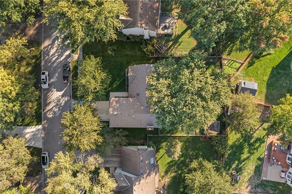 Photo 7 of 47 - 811 N Mesa Street, Olathe, KS 66061