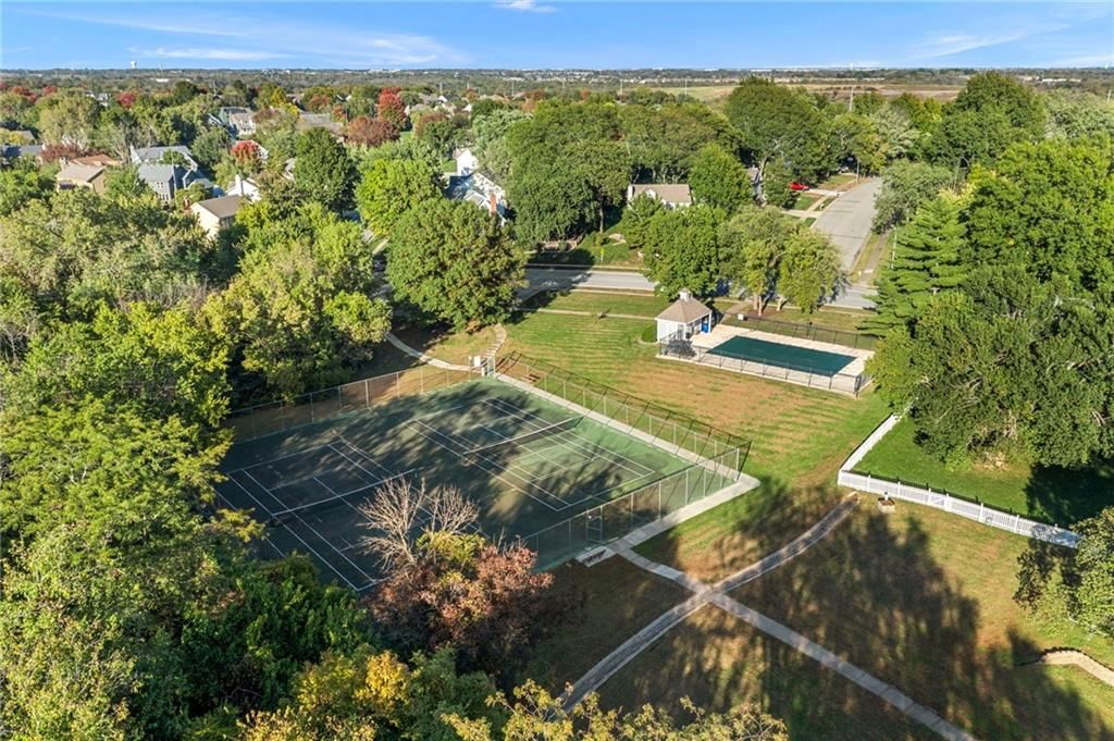 Photo 16 of 47 - 811 N Mesa Street, Olathe, KS 66061