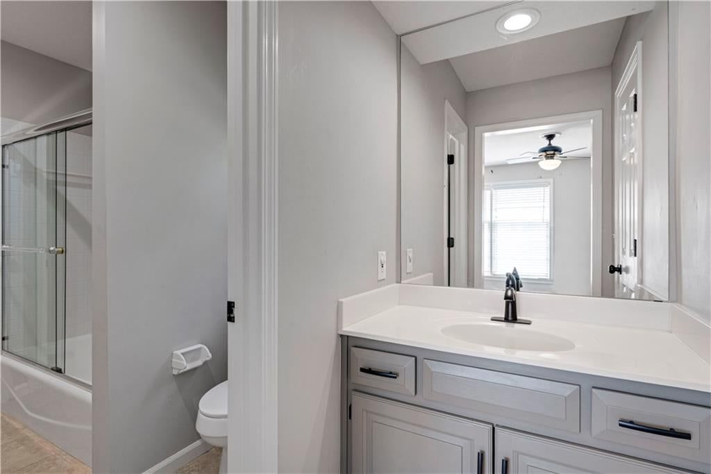 Photo 24 of 38 - 5444 W 129th Terrace, Leawood, KS 66209