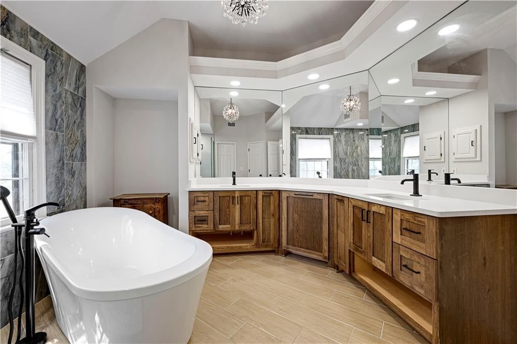 Photo 15 of 38 - 5444 W 129th Terrace, Leawood, KS 66209