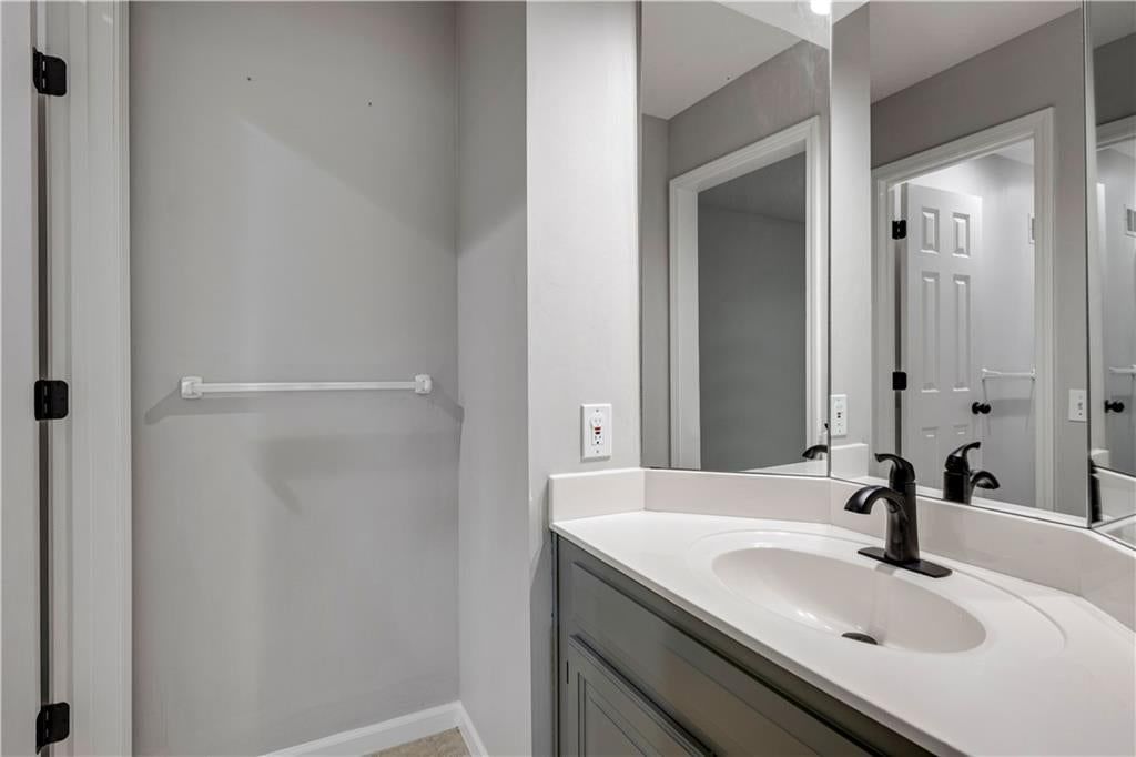 Photo 22 of 38 - 5444 W 129th Terrace, Leawood, KS 66209