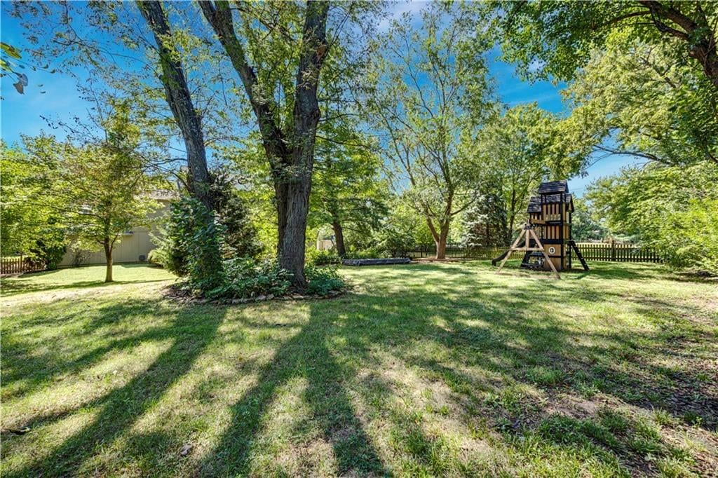 Photo 34 of 38 - 5444 W 129th Terrace, Leawood, KS 66209