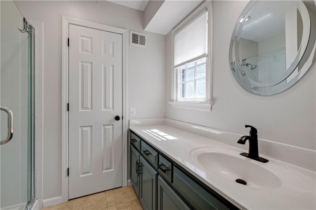 Photo 27 of 38 - 5444 W 129th Terrace, Leawood, KS 66209
