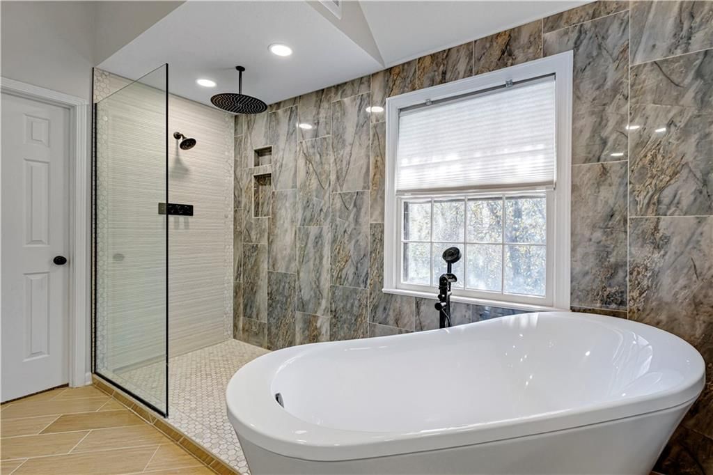 Photo 14 of 38 - 5444 W 129th Terrace, Leawood, KS 66209