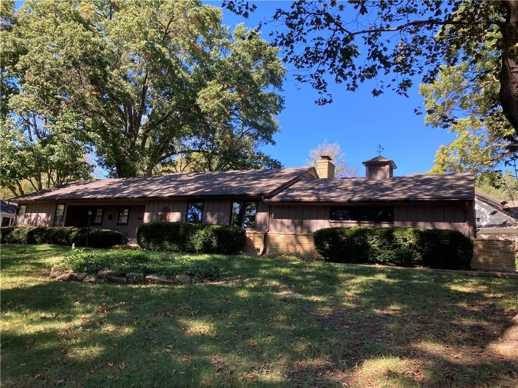8930 Sagamore Road, Leawood, KS