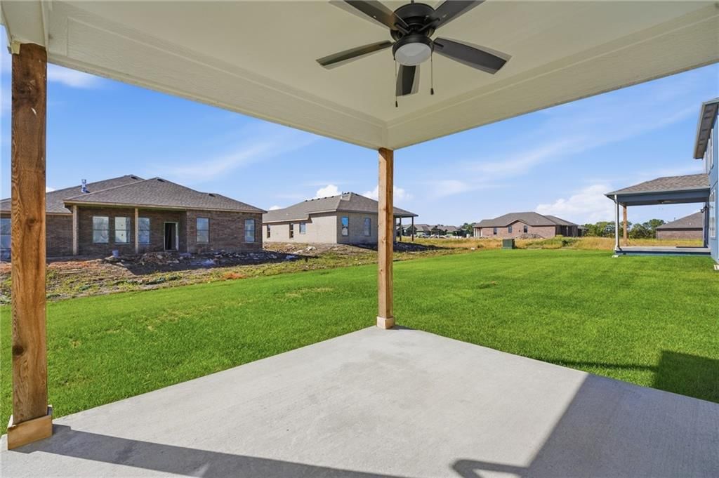 18425 W 195th Street, Spring Hill, KS: listing photo 3