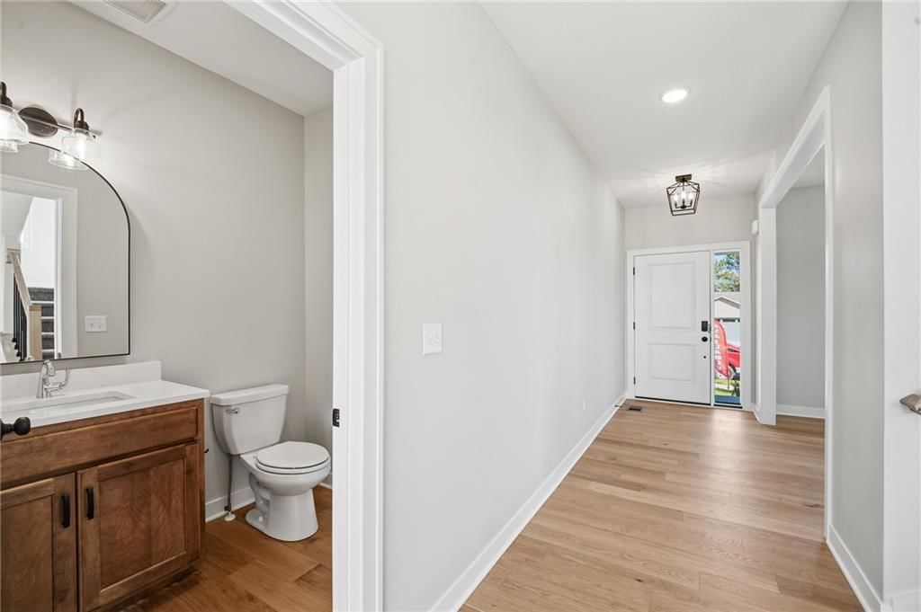 Photo 15 of 31 - 18425 W 195th Street, Spring Hill, KS 66083