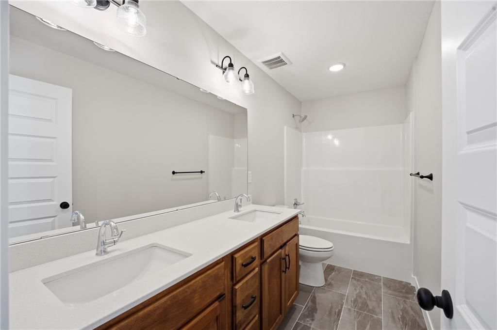 Photo 25 of 31 - 18425 W 195th Street, Spring Hill, KS 66083