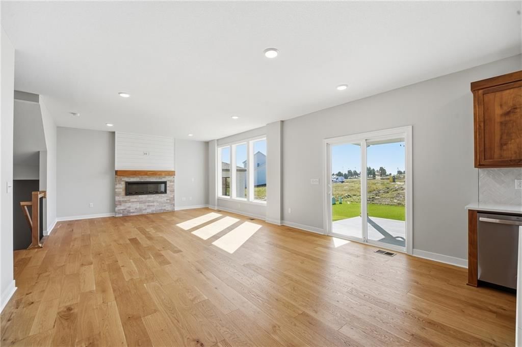 Photo 14 of 31 - 18425 W 195th Street, Spring Hill, KS 66083