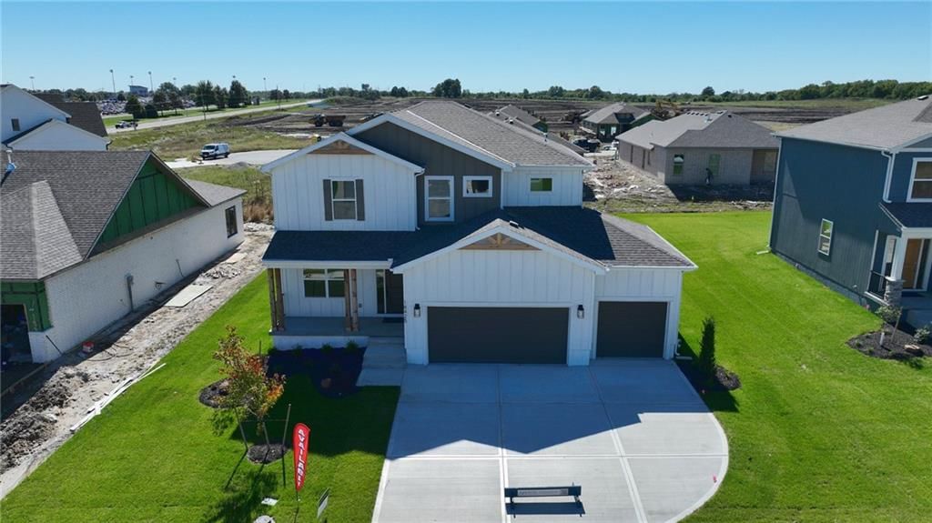 18425 W 195th Street, Spring Hill, KS: listing photo 2
