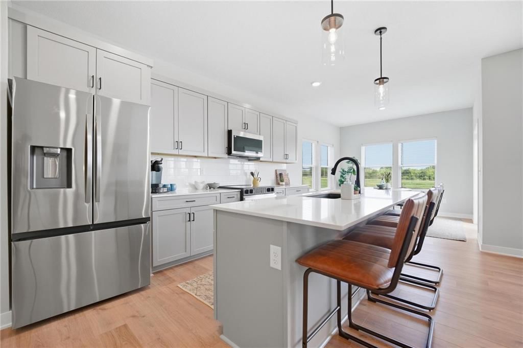 Photo 17 of 38 - 1212 SE Ranchland Drive, Lee's Summit, MO 64081