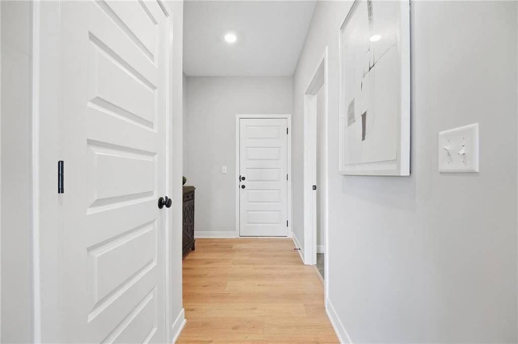 Photo 19 of 38 - 1212 SE Ranchland Drive, Lee's Summit, MO 64081