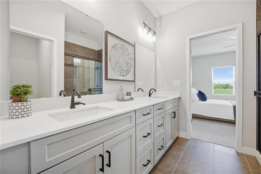 Double vanity at 1212 SE Ranchland Drive, Lee's Summit, MO 64081