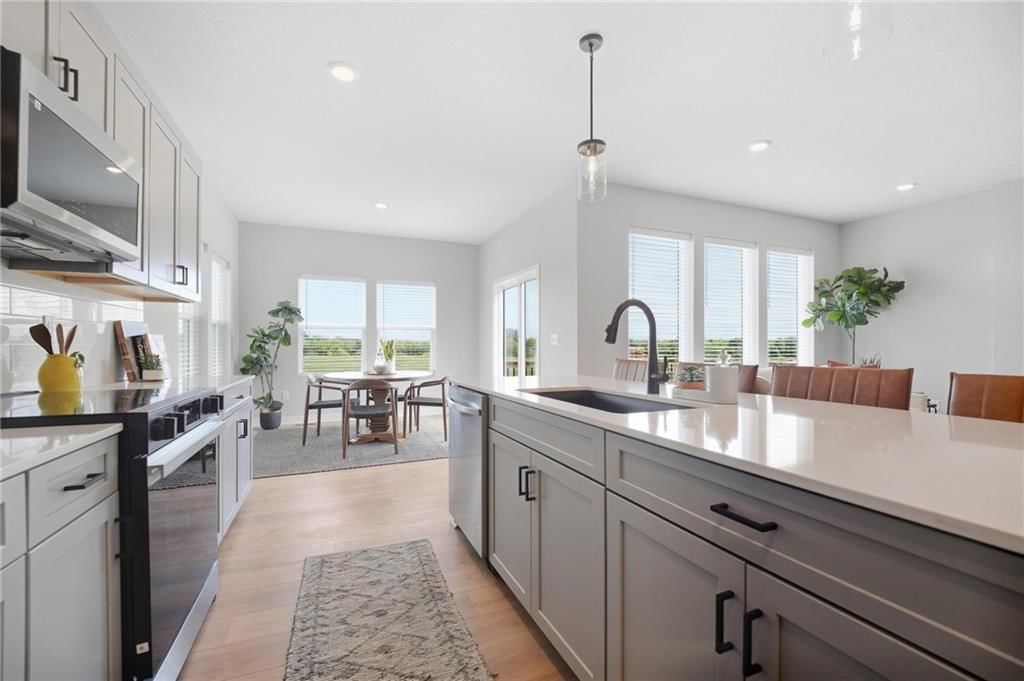 Photo 16 of 38 - 1212 SE Ranchland Drive, Lee's Summit, MO 64081