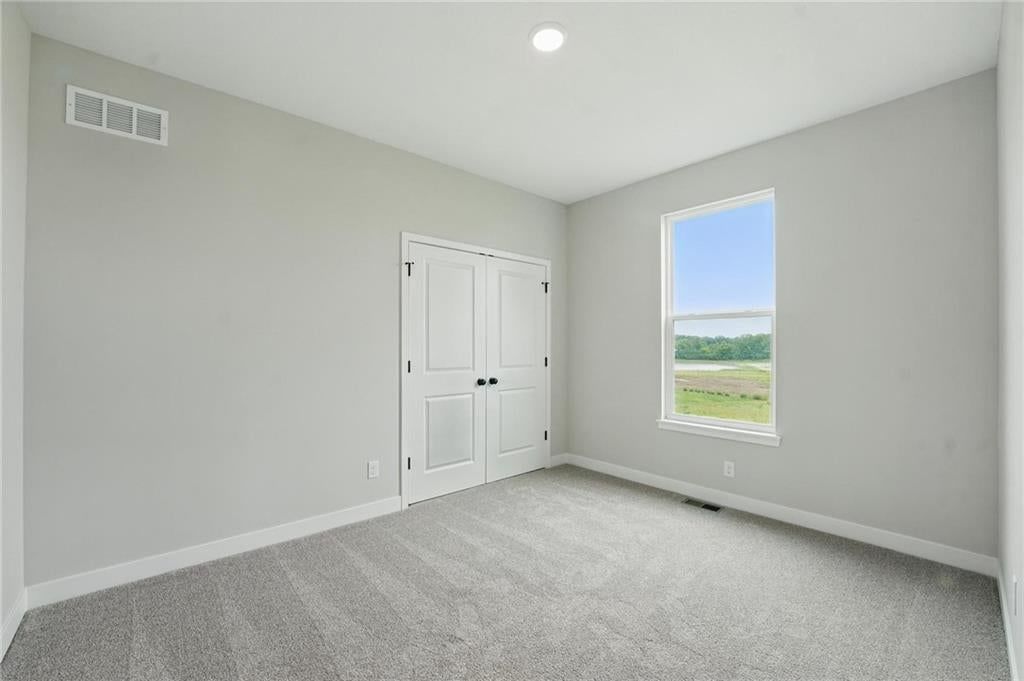 Photo 12 of 17 - 27016 E Olive Drive, Lee's Summit, MO 64086