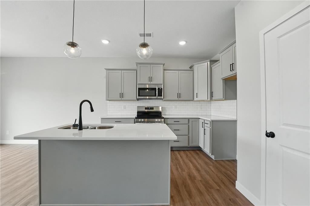 Photo 15 of 17 - 27016 E Olive Drive, Lee's Summit, MO 64086