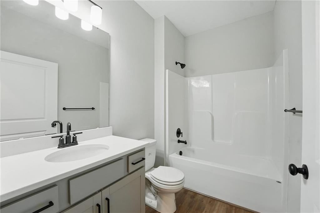 Photo 11 of 17 - 27016 E Olive Drive, Lee's Summit, MO 64086