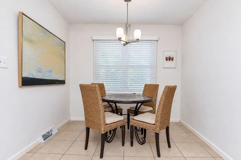 Photo 13 of 34 - 3109 W 79th Terrace, Prairie Village, KS 66208