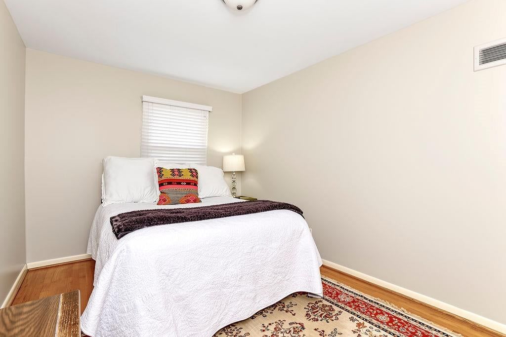 Photo 17 of 34 - 3109 W 79th Terrace, Prairie Village, KS 66208