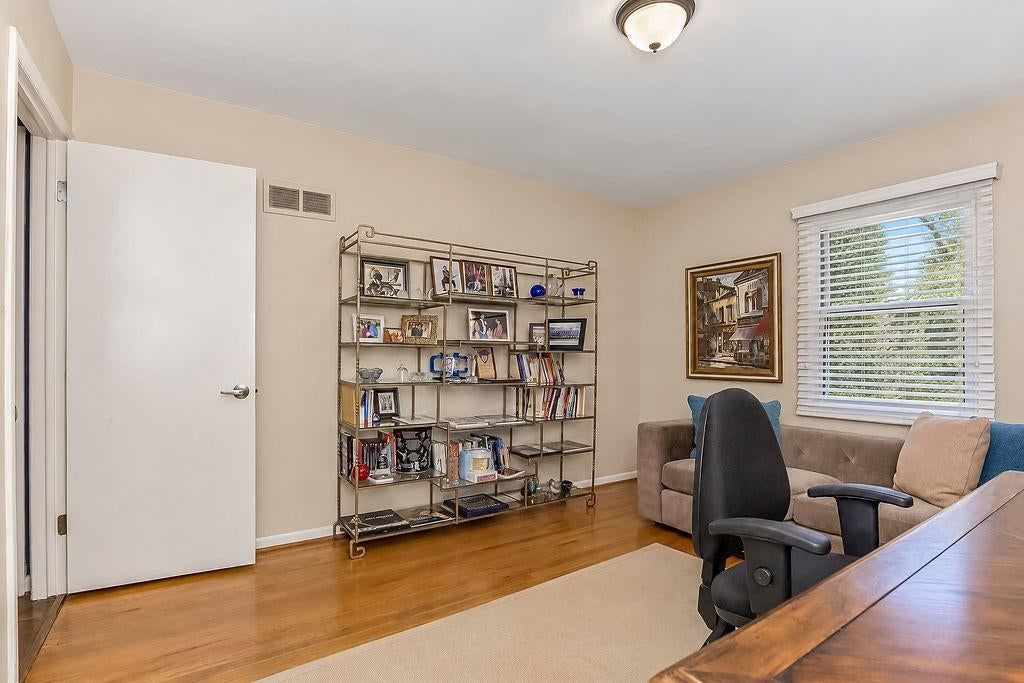 Photo 22 of 34 - 3109 W 79th Terrace, Prairie Village, KS 66208
