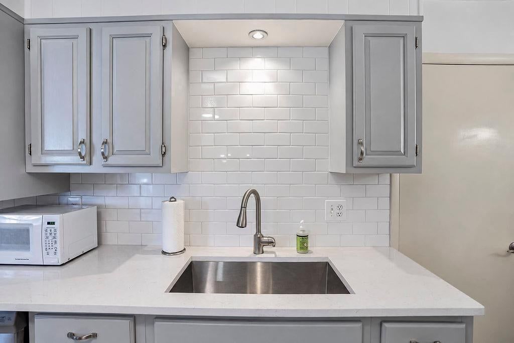 Photo 11 of 34 - 3109 W 79th Terrace, Prairie Village, KS 66208