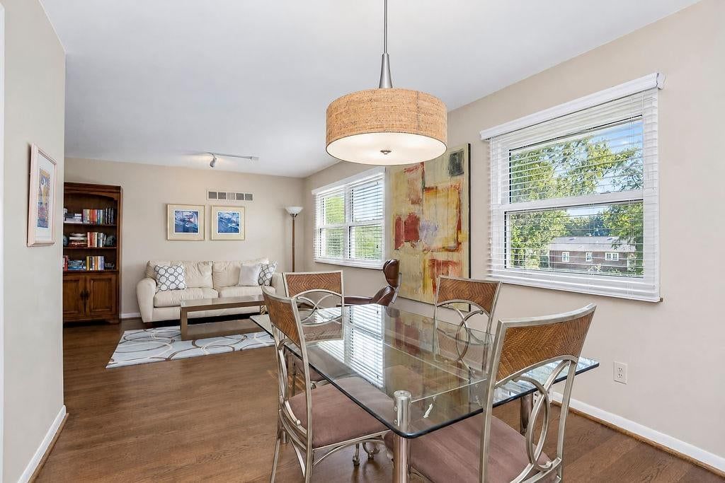 Photo 5 of 34 - 3109 W 79th Terrace, Prairie Village, KS 66208