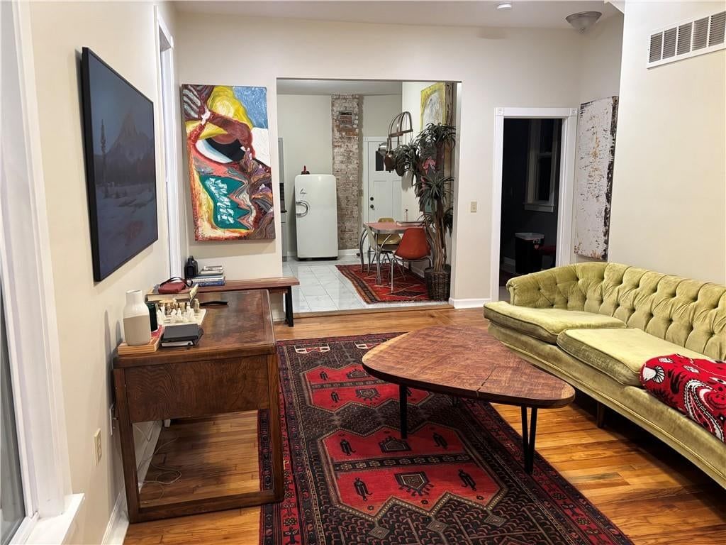 Photo 3 of 14 - 808 W 29th Street, Kansas City, MO 64108