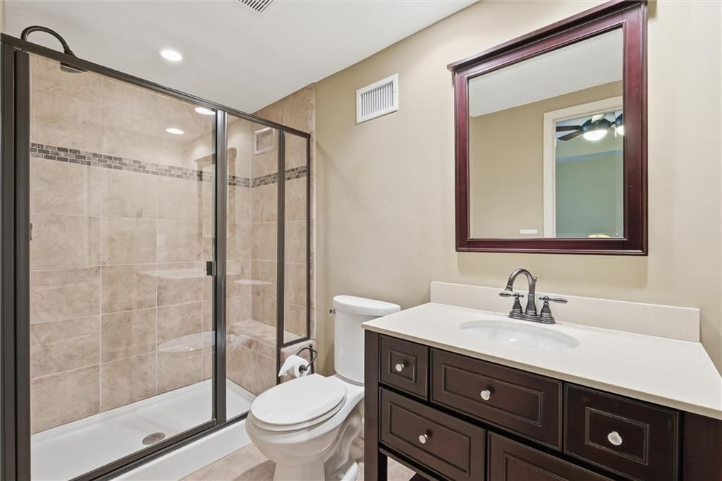 Photo 24 of 35 - 811 NE Lone Hill Drive, Lee's Summit, MO 64064