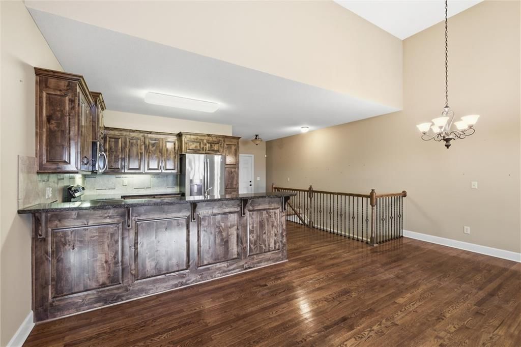 Photo 11 of 35 - 811 NE Lone Hill Drive, Lee's Summit, MO 64064