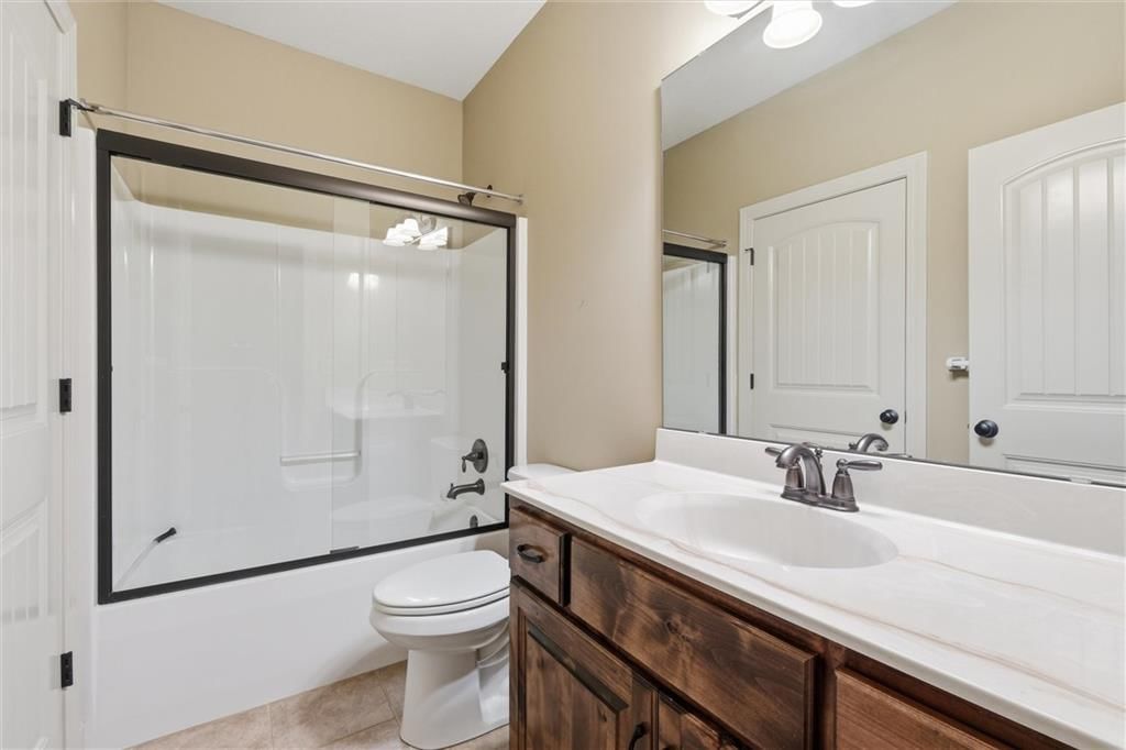 Photo 20 of 35 - 811 NE Lone Hill Drive, Lee's Summit, MO 64064