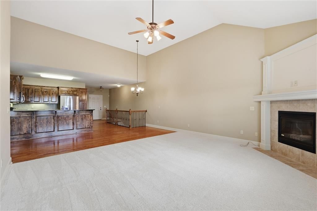 Photo 9 of 35 - 811 NE Lone Hill Drive, Lee's Summit, MO 64064