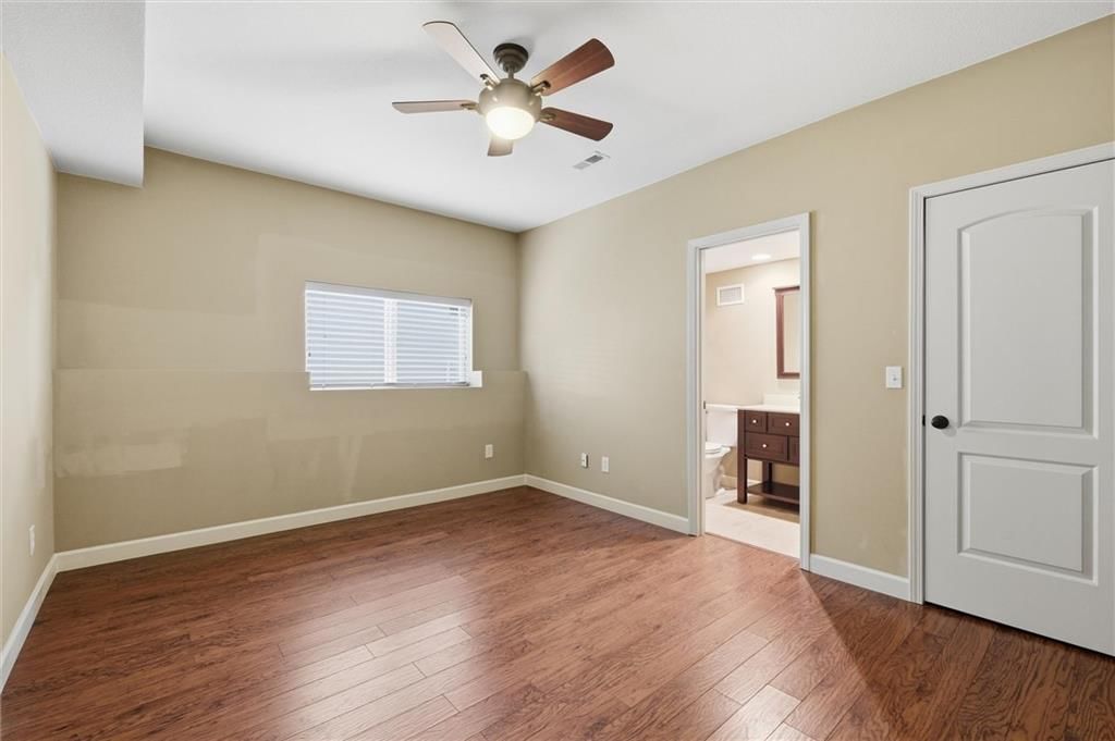 Photo 23 of 35 - 811 NE Lone Hill Drive, Lee's Summit, MO 64064