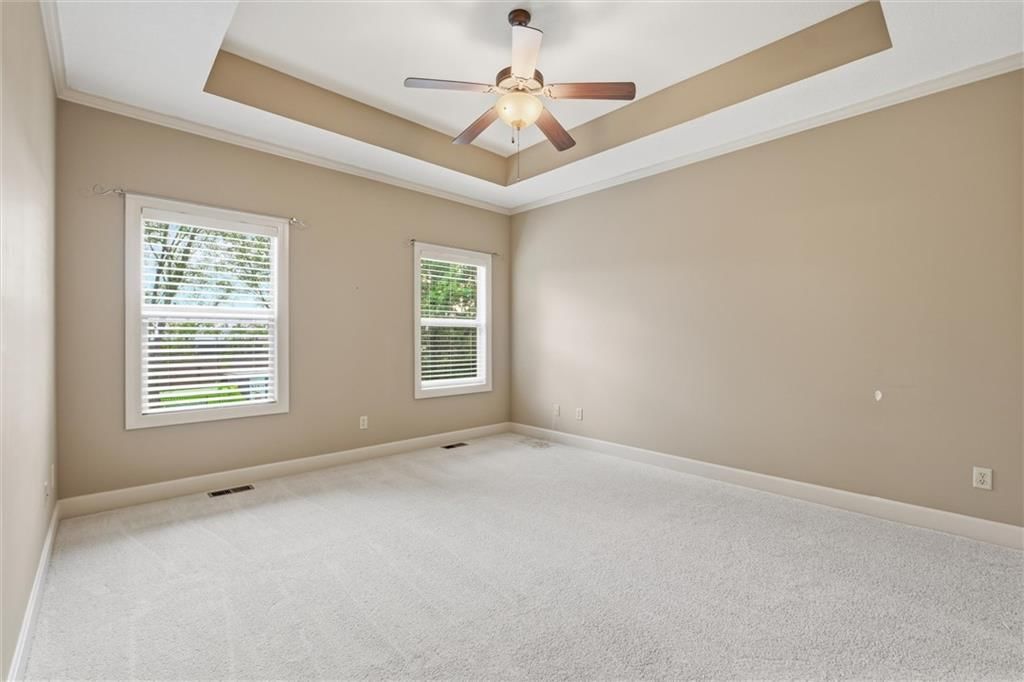 Tray ceiling and carpet at 811 NE Lone Hill Drive, Lee's Summit, MO 64064