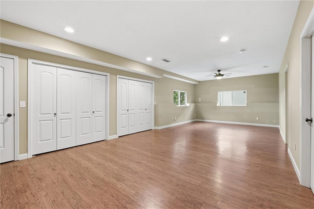 Photo 26 of 35 - 811 NE Lone Hill Drive, Lee's Summit, MO 64064