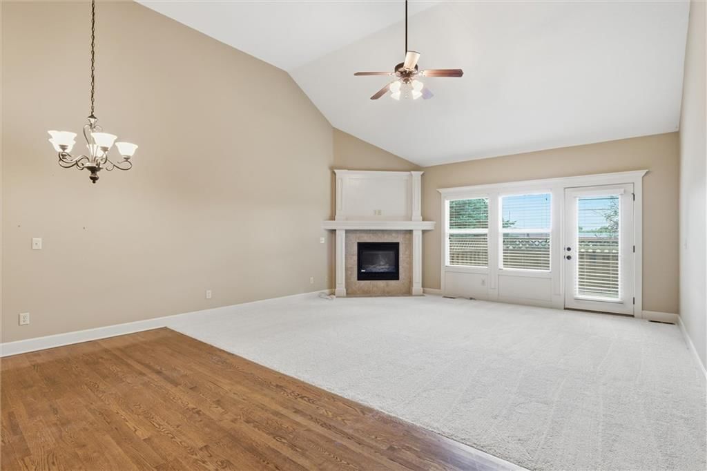 Photo 5 of 35 - 811 NE Lone Hill Drive, Lee's Summit, MO 64064
