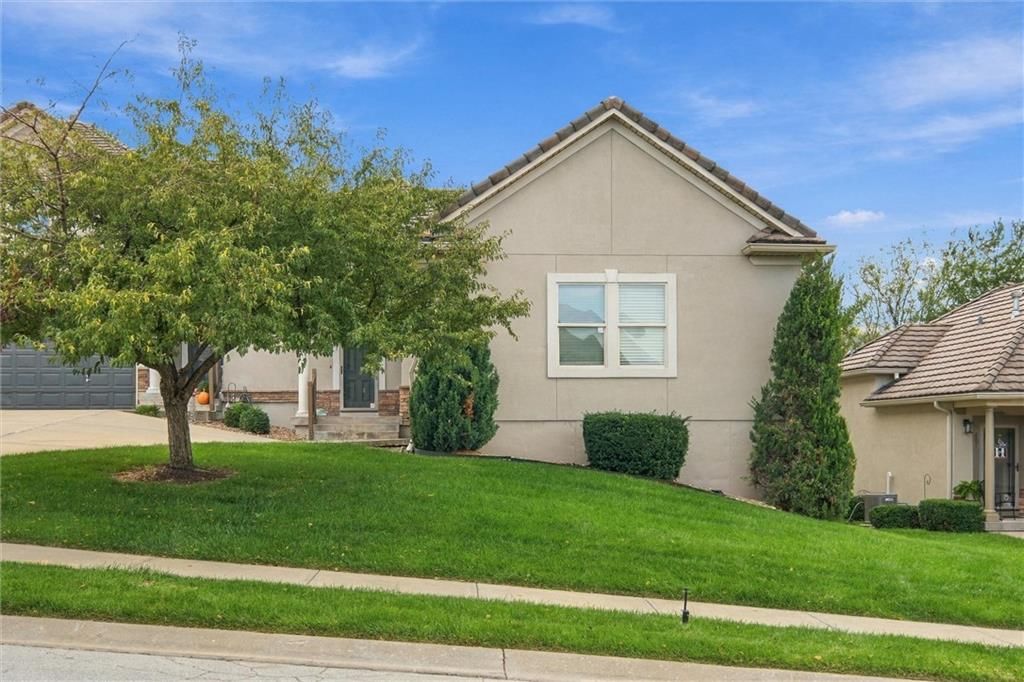 811 NE Lone Hill Drive, Lee's Summit, MO